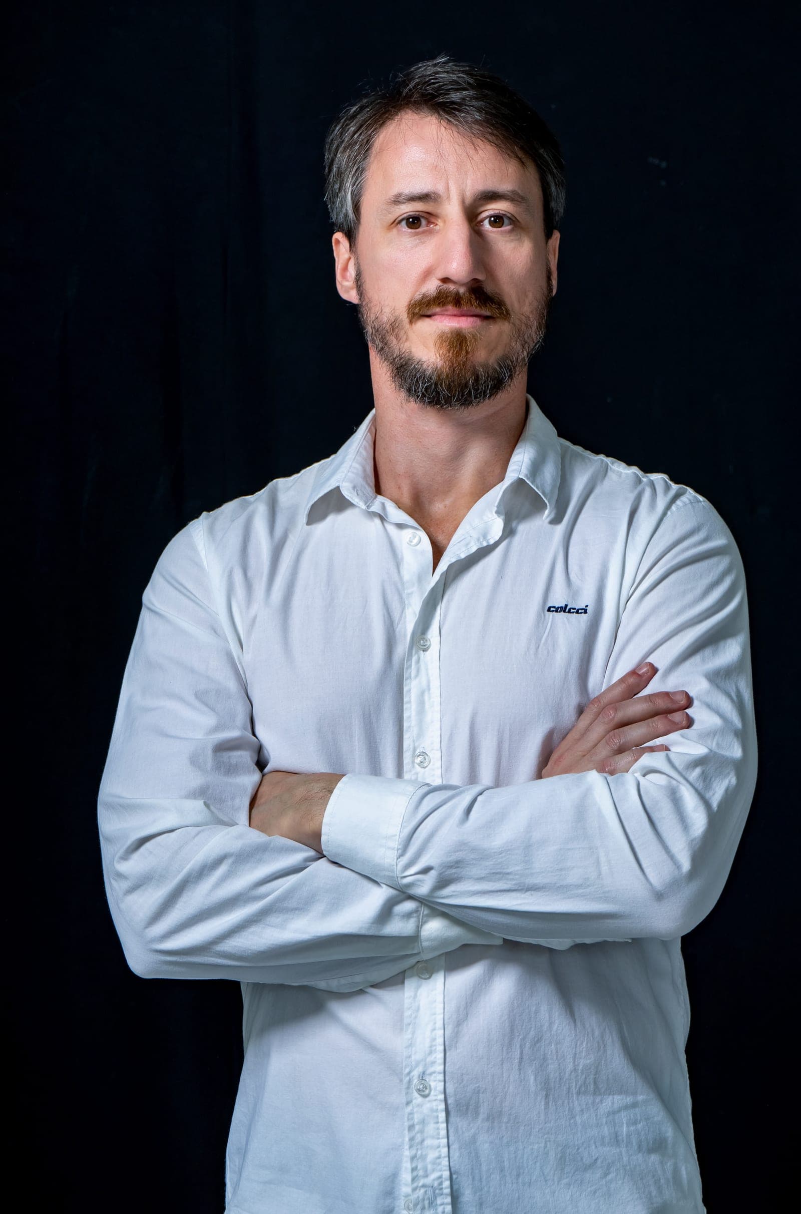 Geraldo Búrigo de braços cruzados